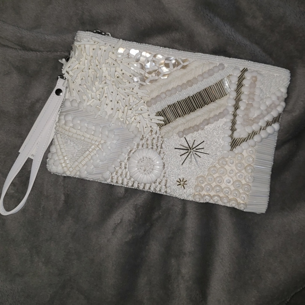 WHITE BEADED CLUTCH